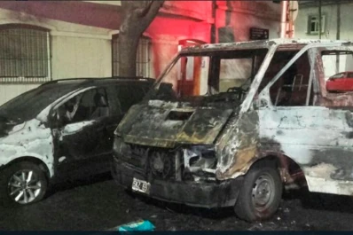 El auto de Kicillof apareció incendiado