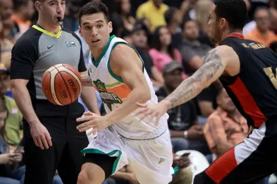 El taficeño Leandro Vildoza logró el primer triple doble en la historia del Súper 20