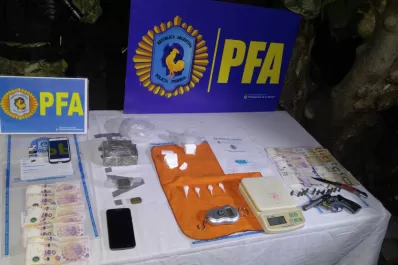 Luego de cinco allanamientos, la Policía Federal secuestró un kilo de marihuana, medio de cocaína y pastillas