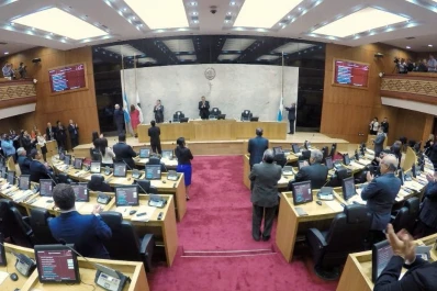 No podemos perder el tiempo en discutir, alertó Jaldo