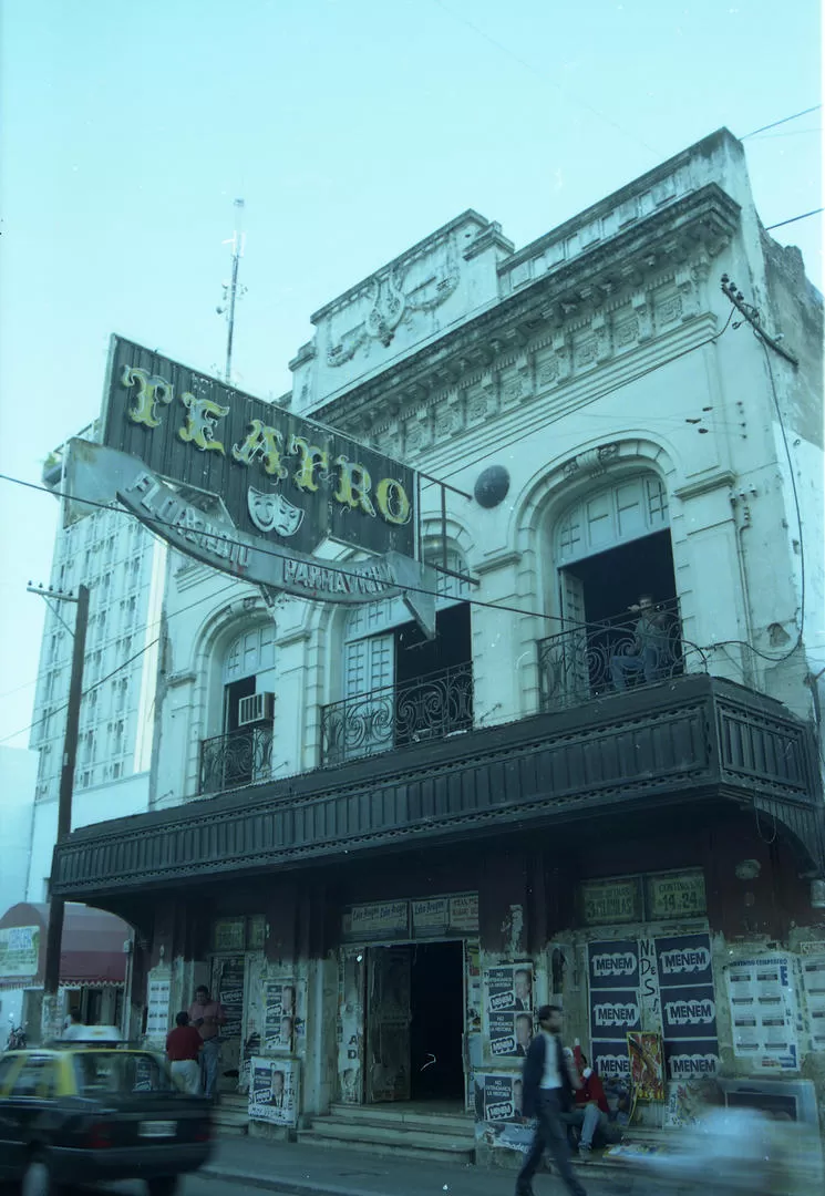 EN LOS 90. El ex cine albergó un teatro, un restaurante y un café. LA GACETA / FOTO DE ARCHIVO