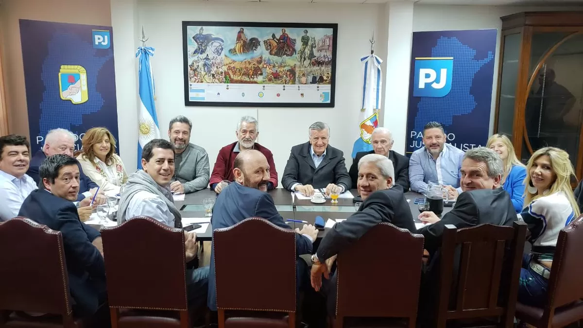 EN SESIÓN. La conducción del PJ nacional en la reunión del jueves en Buenos Aires.