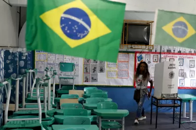 Los brasileños eligen a su nuevo presidente: la ultraderecha y la izquierda se miden en las urnas