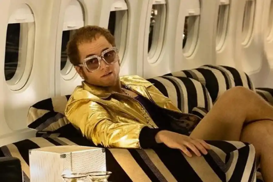 “ROCKETMAN”. Taron Egerton se mete en la piel de Elton John.