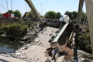 Las posibles causas de la caída del puente en Manantial Sur, según un experto