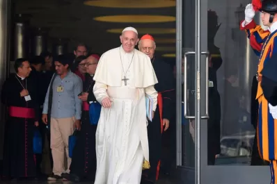 El papa Francisco se cayó y preocupó a todos en el Vaticano