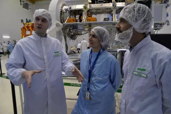 Un egresado de la UNT lideró la partida de un satélite argentino en EEUU