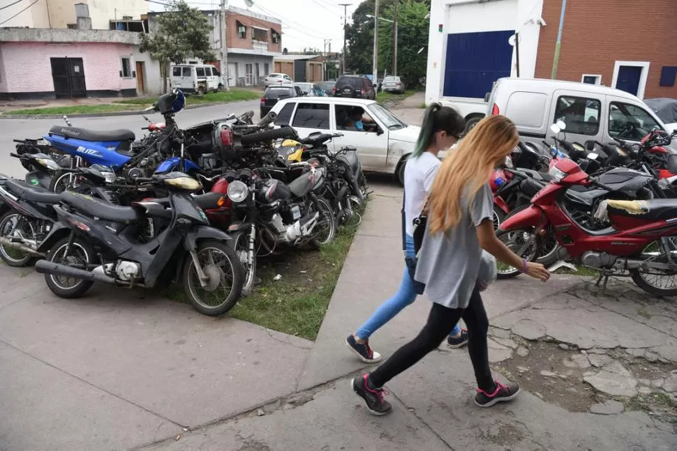 MERCADO NEGRO. Las motos robadas son desmanteladas y vendidas en los desarmaderos de la provincia. la gaceta / FOTO DIEGO ARAOZ