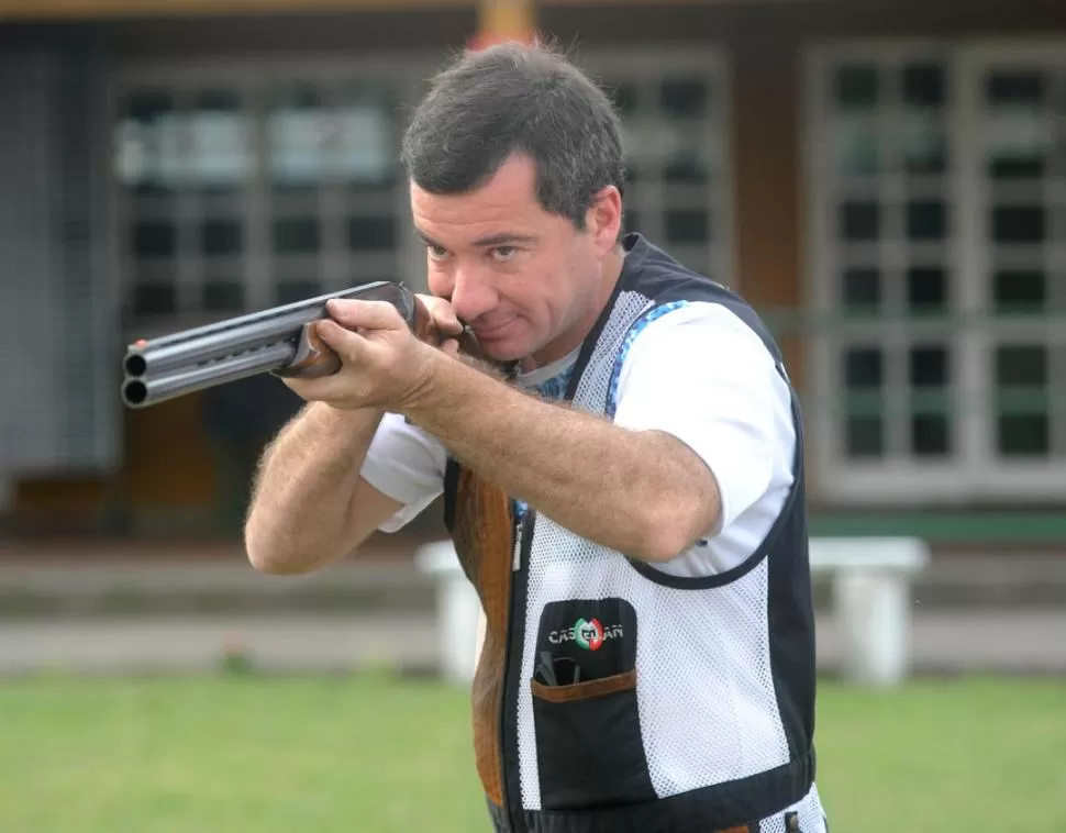 PUNTERÍA PERFECTA. Fernando Vidal Sanz logró dos rondas de 25-25 y conquistó además la medalla de plata por equipos. la gaceta / fotos de antoni ferroni