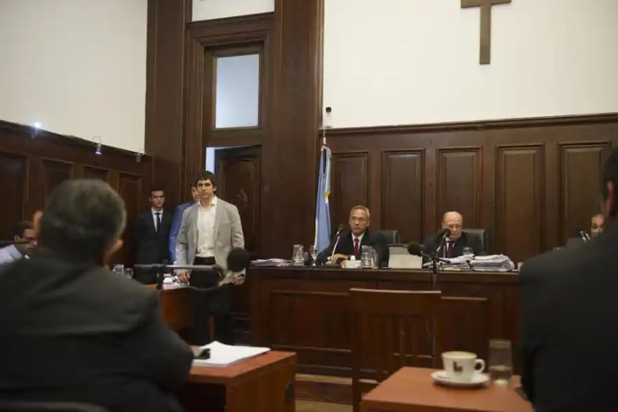 AL EXTERIOR. El hijo de Alperovich dijo que en 2006 había viajado a Bulgaria. la gaceta / fotos de jorge olmos sgrosso