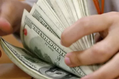 El dólar registró hoy su quinta baja consecutiva