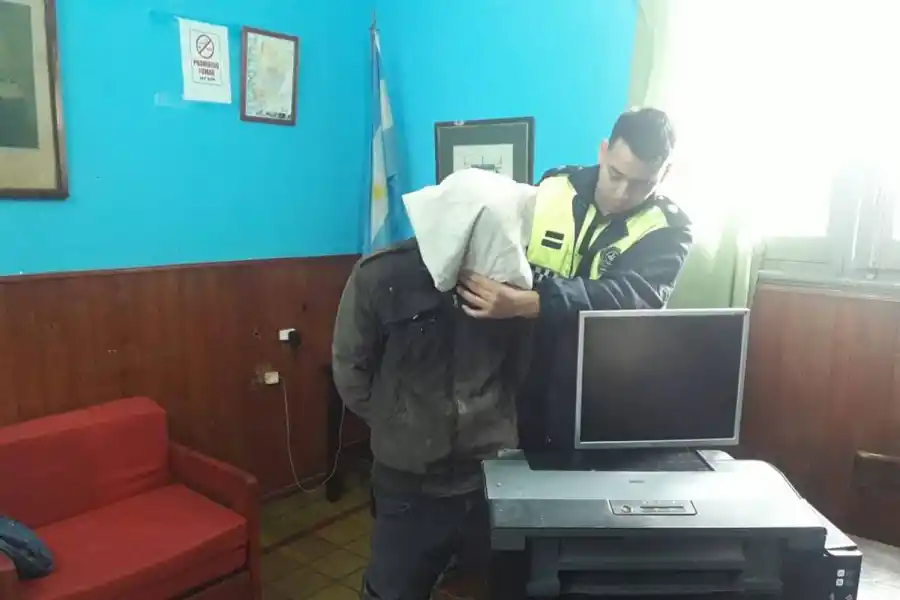 Cometió tres robos en dos semanas: la Policía allanó su casa y lo aprehendió