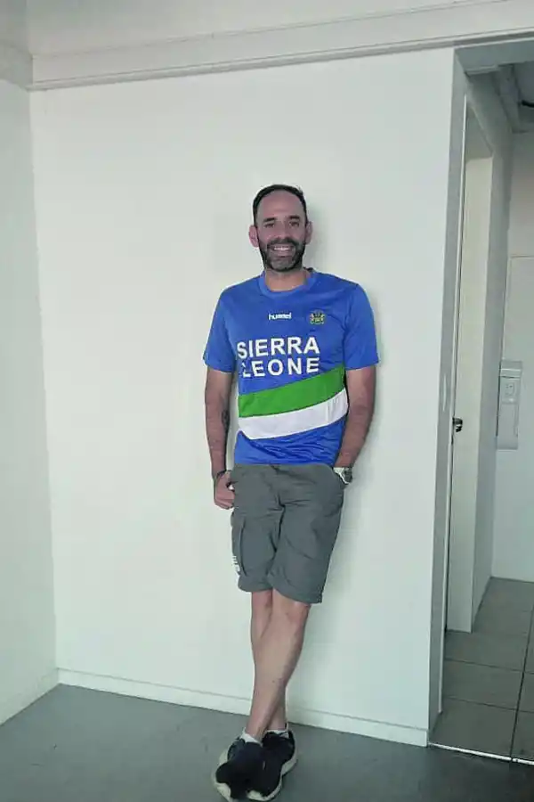 UNO MÁS. Al concepcionense le obsequiaron la ropa oficial de la delegación.