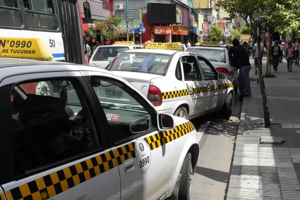 Cuando no son los 'pirañas' son los pasajeros, dicen los choferes de taxis