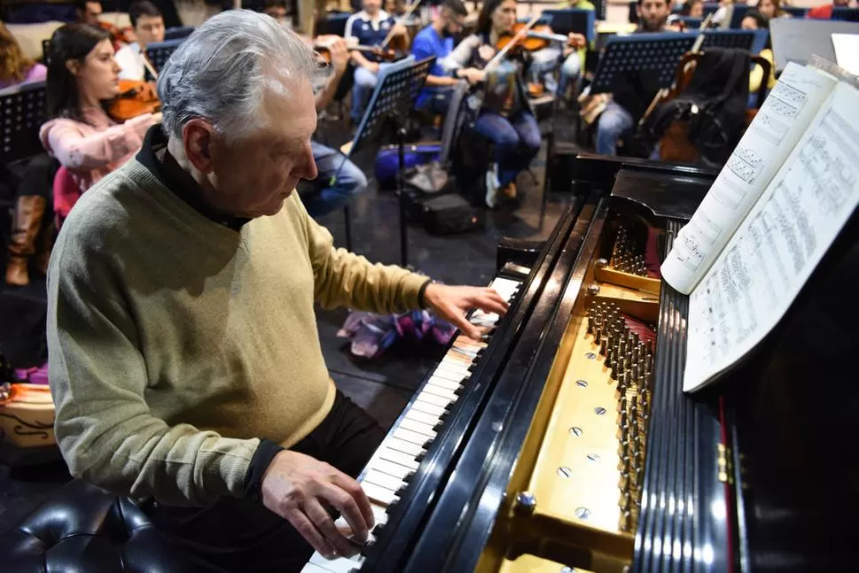SOBRE LAS TECLAS. El músico rosarino es experto en la cumbre del piano que representa el romanticismo.  LA GACETA / FOTO DE Foto de José Nuno
