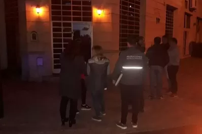 Liberaron a 11 mujeres sometidas en un prostíbulo clandestino y detuvieron a la mujer que las regenteaba