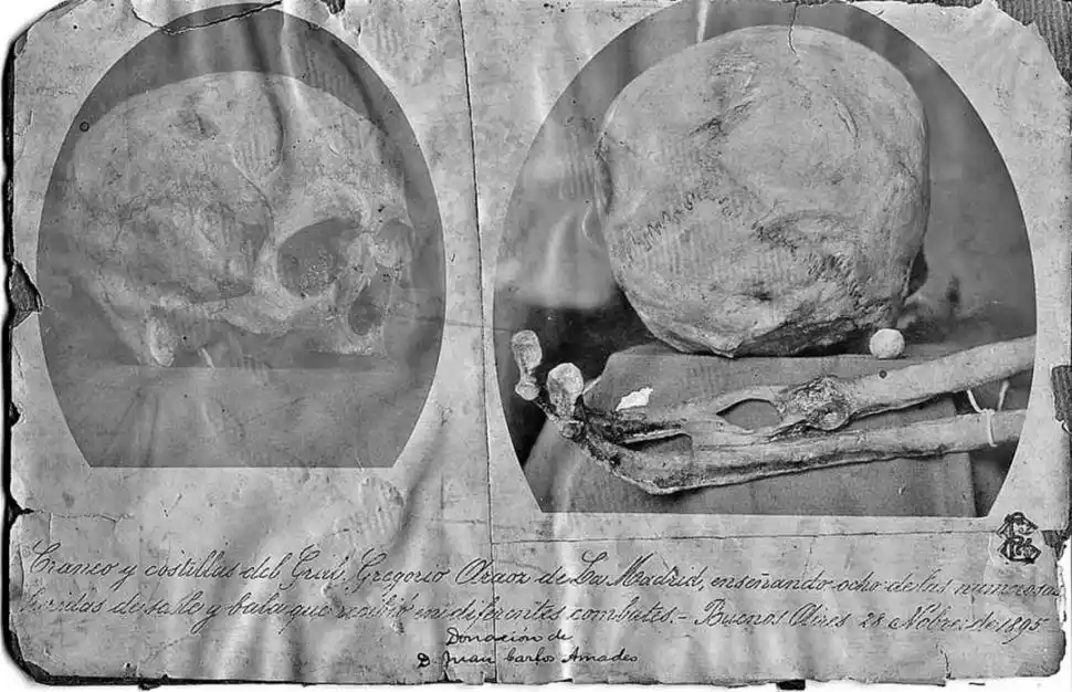 LOS HUESOS. Los restos de La Madrid, exhumados en 1895, testimonian los tiros y sablazos que recibió