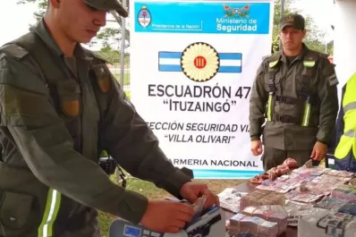 Llevaba millones de pesos en su auto y atados a su cuerpo pero lo detuvo Gendarmería Nacional