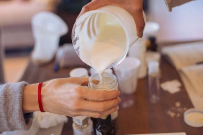 Floral y exfoliante, dos mascarillas para preparar en casa y mimarte en el feriado