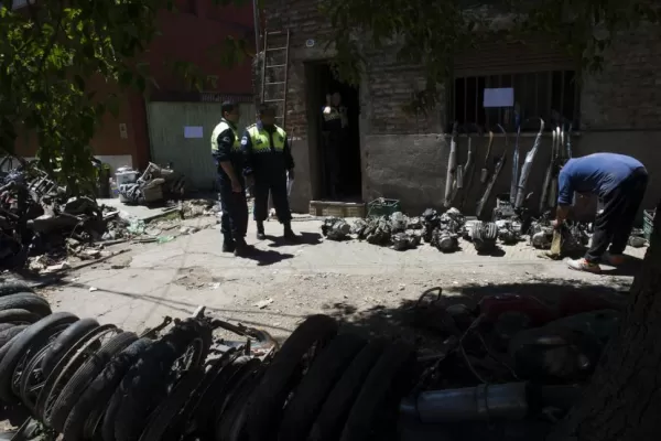 Allanan un desarmadero que “atendía” en la madrugada