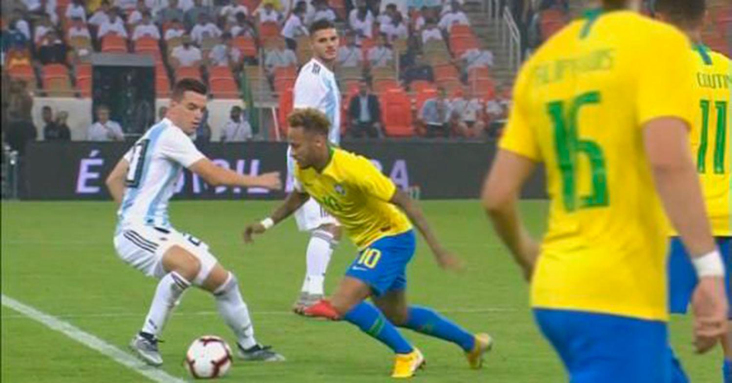 EN ARABIA. Argentina y Brasil se enfrentan en un nuevo clásico sudamericano.