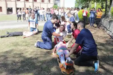 Estudiantes de medicina actuaron en un simulacro en la San Pablo T
