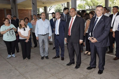 Macri debe cambiar el rumbo de la economía, reclamó el gobernador