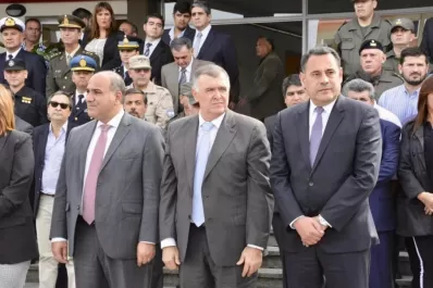 Amado abre la puerta de salida a los díscolos