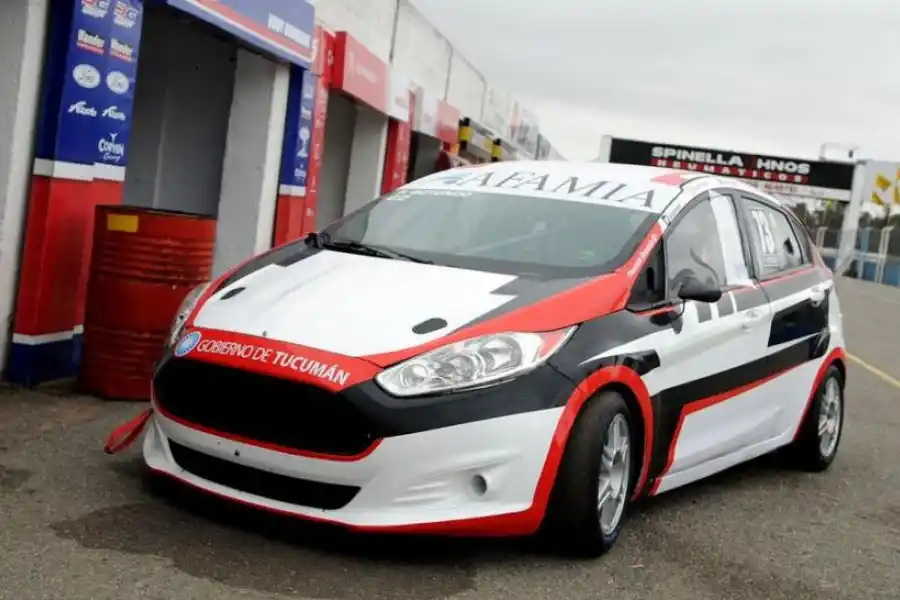 ASÍ SE VEN. Uno de los Ford que manejarán los Rotondo en la cita riocuartense. @prensatn