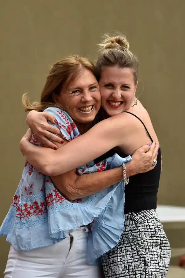 GRACIELA CABEZÓN Y SU HIJA GUADALUPE GONZÁLEZ CABEZÓN.-