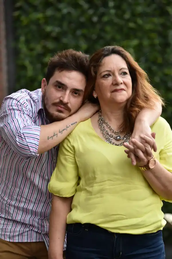 ANA MARÍA UÑATES Y SU HIJO MAXI.-