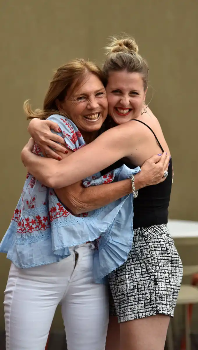 GRACIELA CABEZÓN Y SU HIJA GUADALUPE GONZÁLEZ CABEZÓN.-