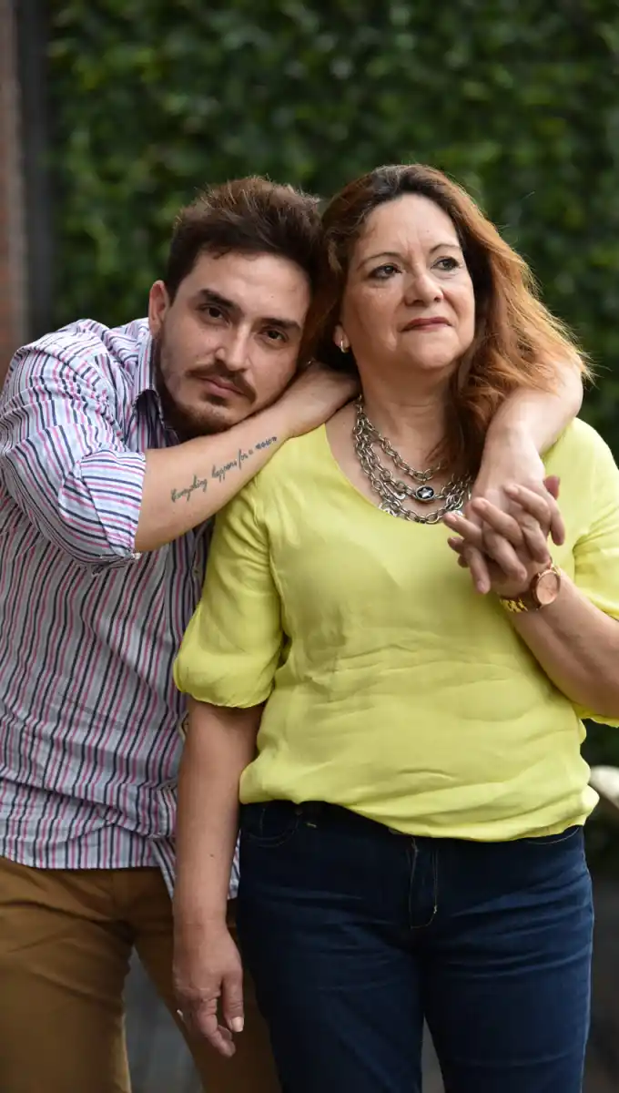 ANA MARÍA UÑATES Y SU HIJO MAXI.-