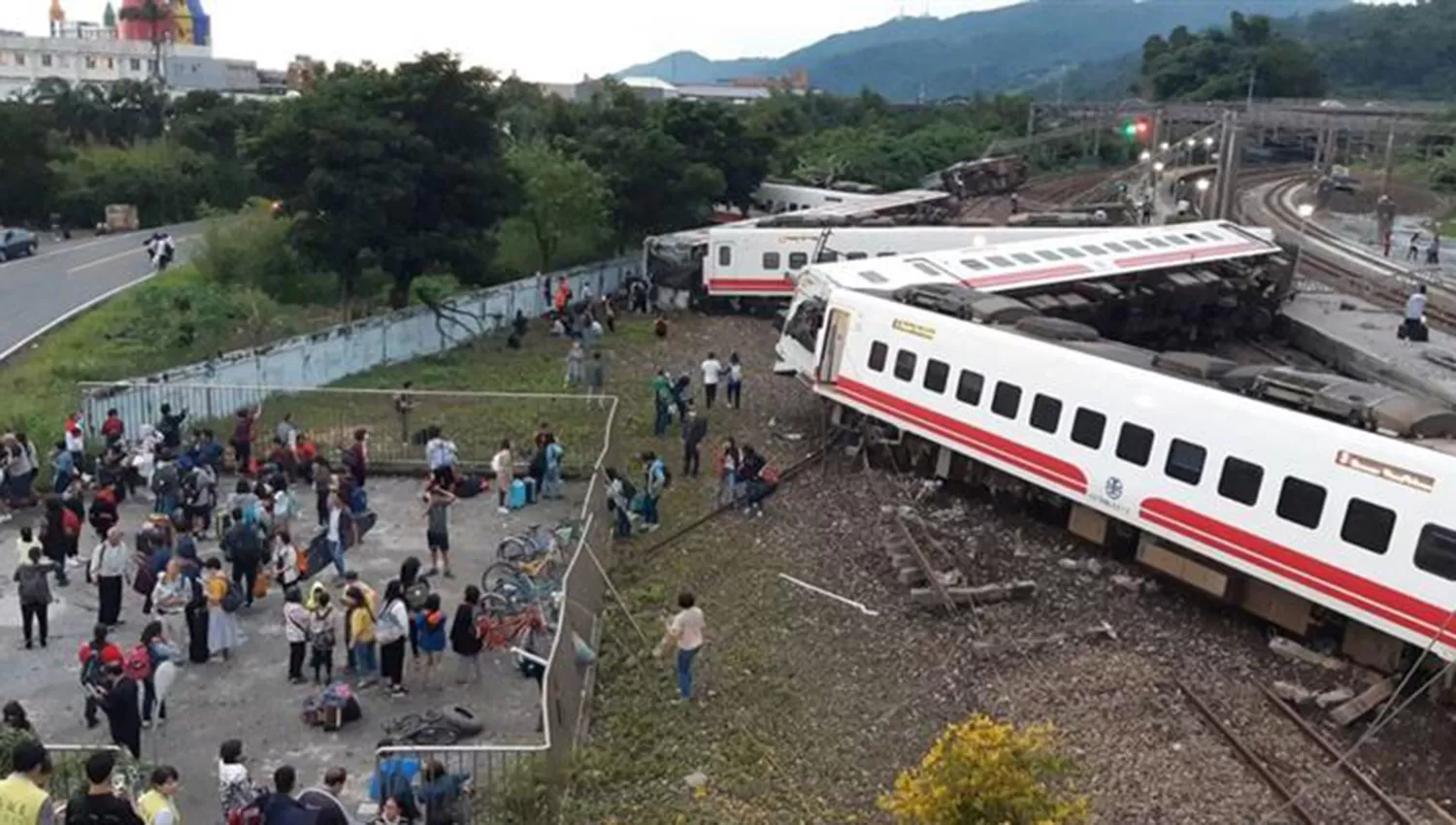 Al menos 18 muertos y 168 heridos dejó un accidente de tren en Taiwán
