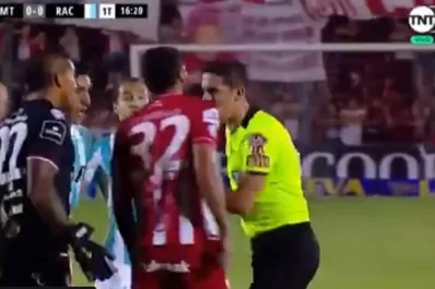 Arce salió del área, la tocó con la mano y dejó con 10 a San Martín