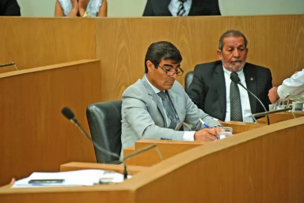 El alfarismo pide mermar los fondos para contratos