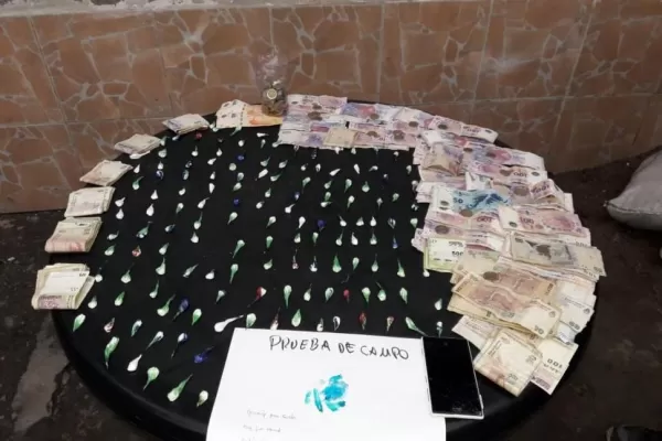 Van a secuestrar motos y bolsos robados, pero hallan drogas