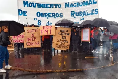 Afuera FMI: obreros cortan la ruta 38 para reclamar por el aumento de planes
