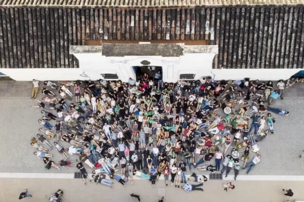 En la 8° Bienal de Fotografía las siluetas dibujaron las imágenes y los debates