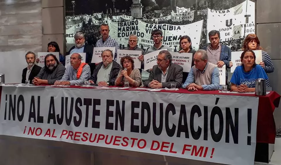 ANUNCIO. Los dirigentes sindicales hoy, en conferencia de prensa.