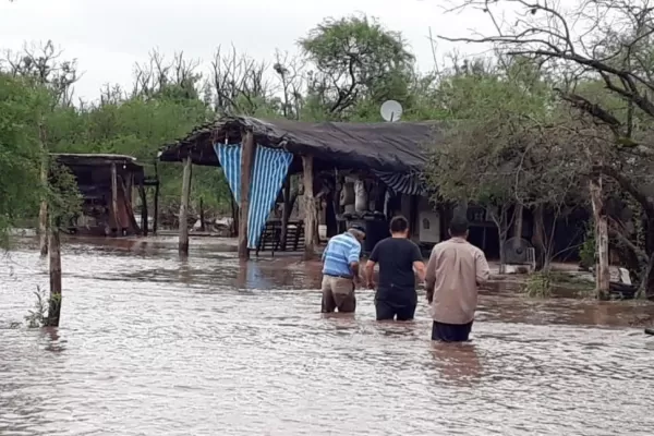 Varias localidades del sur de Tucumán están aisladas por el agua