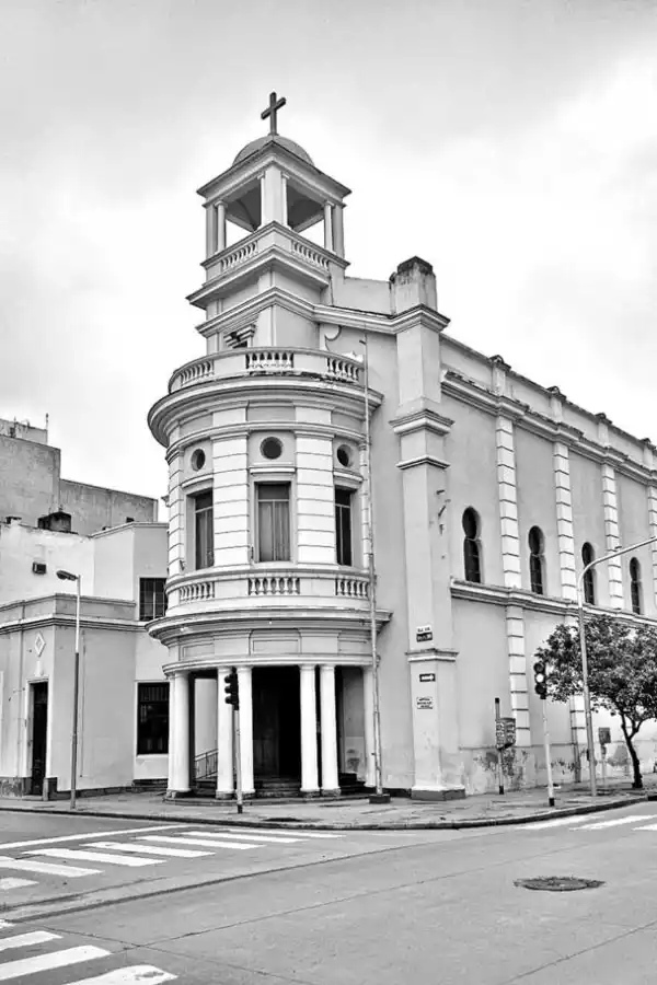 EN EL PRESENTE. La tradicional fachada de la iglesia de San Marón.