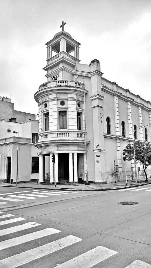 EN EL PRESENTE. La tradicional fachada de la iglesia de San Marón.