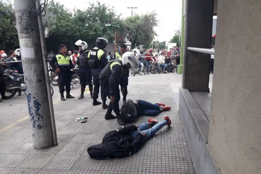 Los efectivos persiguieron durante varias cuadras a los presuntos ladrones.