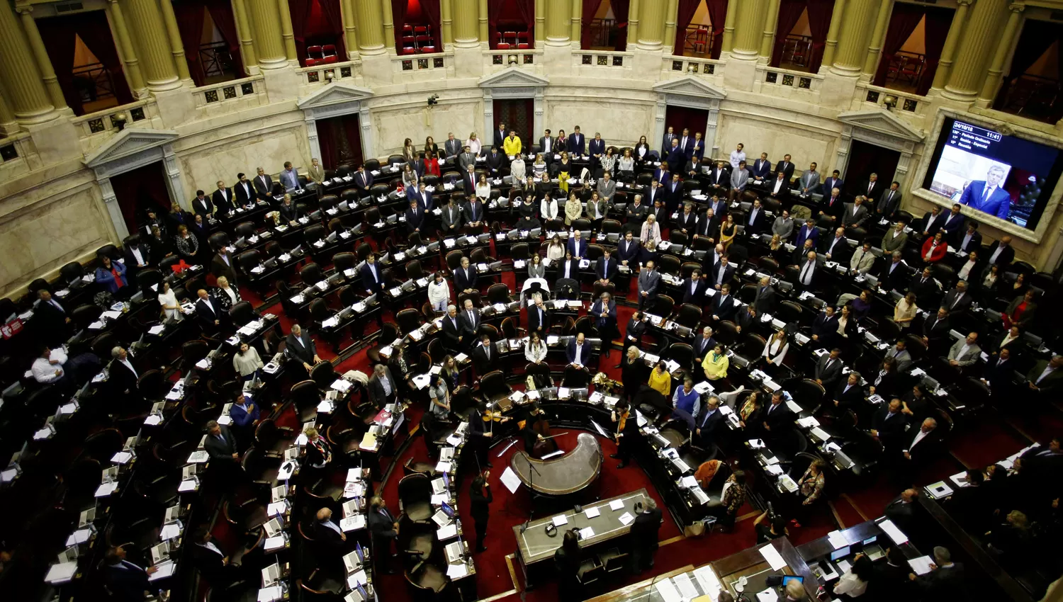 EN EL RECINTO. Los diputados debatieron durante casi 18 horas para darle media sanción a la iniciativa del Ejecutivo.