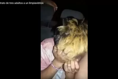 Supuestos policías golpearon a un menor adentro de un auto y filmaron la escena