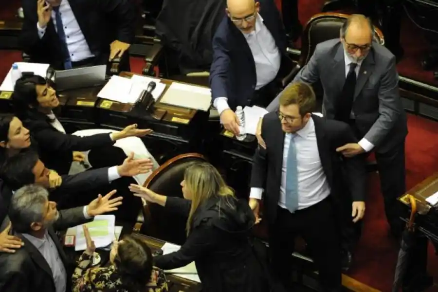 Luego de una tensa sesión, Diputados dio media sanción al Presupuesto 2019 