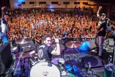 En el rock local se disputan el público desde un cuadrilátero