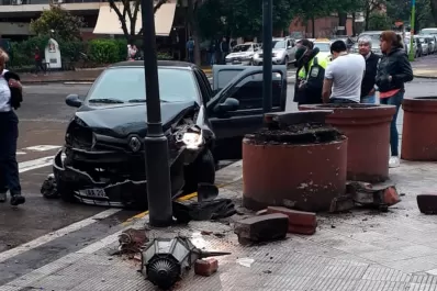 Accidente en barrio Norte: dos peatones resultaron heridos