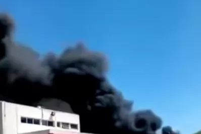 Cuatro policías fueron imputados por incendiar su comisaría durante un asado